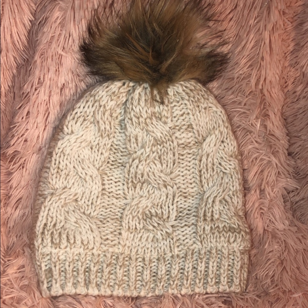 NWOT thick pompoms winter knitted beanie